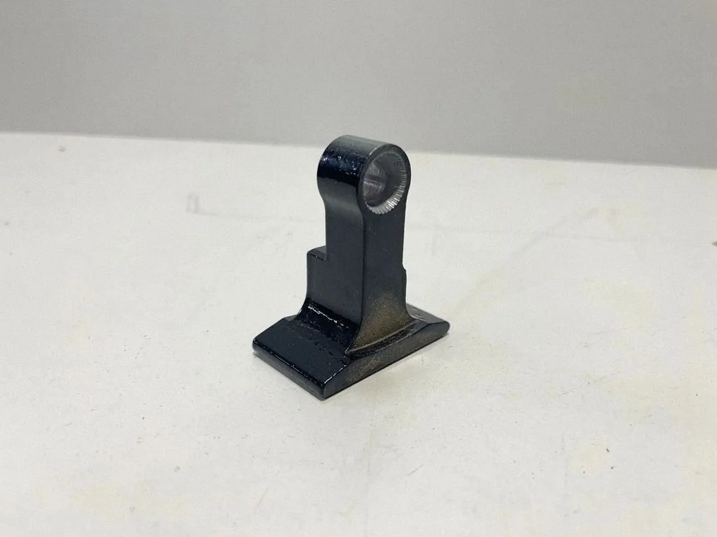 Rear door lower hinge 7333061