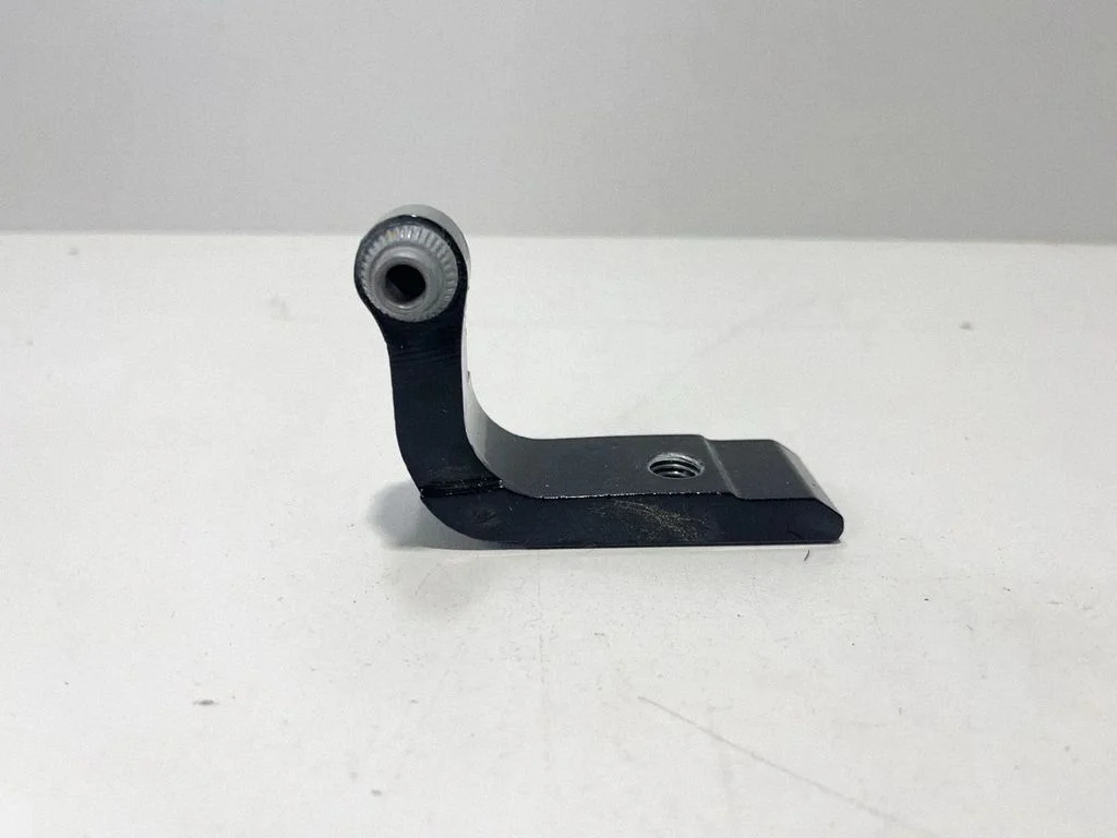 Rear door lower hinge 7333093