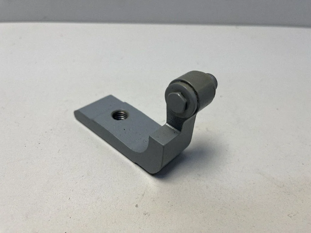 Rear door lower hinge 7246063