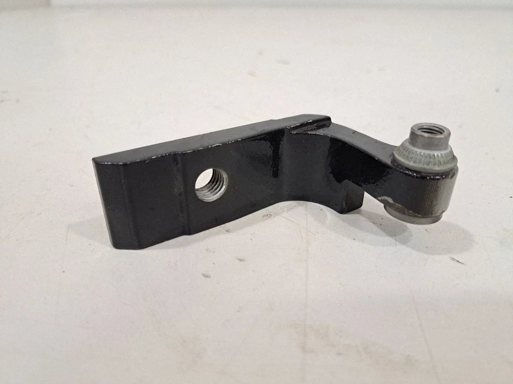 Tagaukse alumine hing – BMW 4-seeria G22 G23 G24 G26 (2020-)