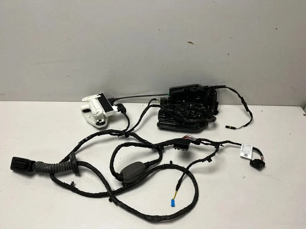 Tagaukse lukk – BMW XM (2022-)