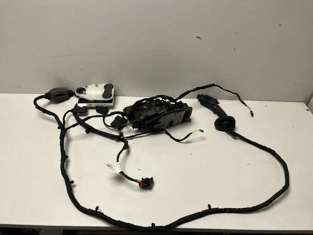 Aizmugurējo durvju slēdzene – BMW XM (2022-)