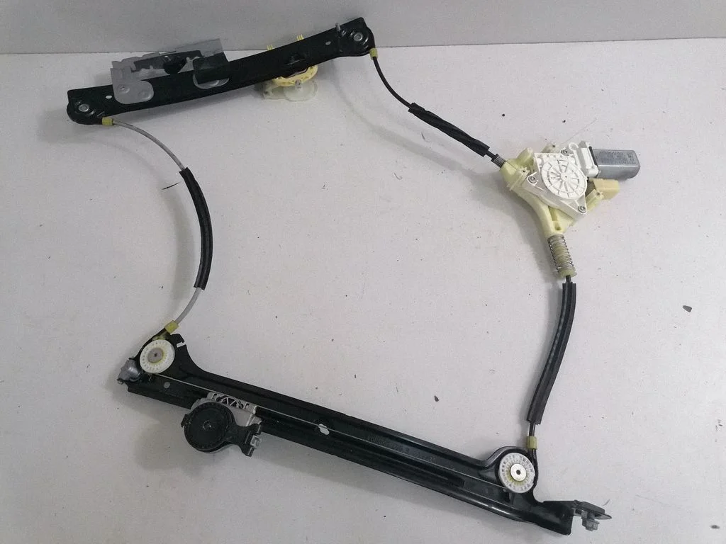 Rear door window regulator with motor 7275399