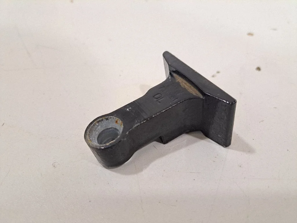 Front door upper hinge 7333061 – BMW X6 G06 (2019-)