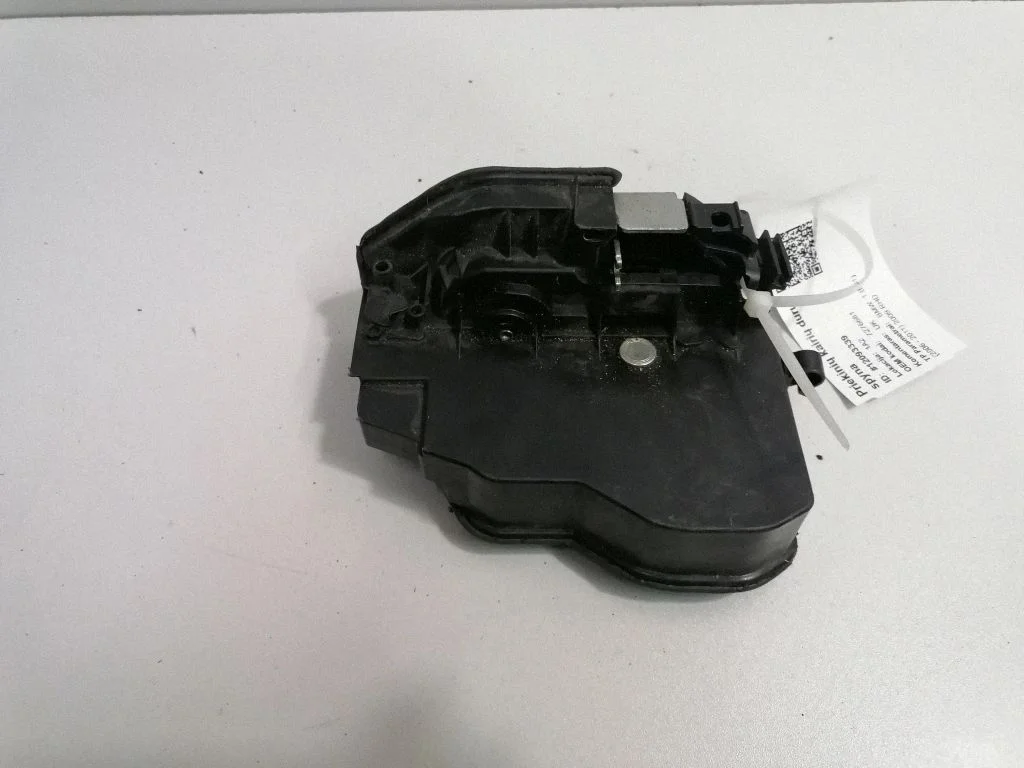 Coupe door lock (next to the handle) – BMW 1 Series E81 E87 (2004-2011)