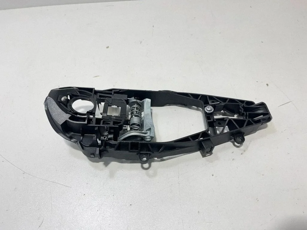 Esiukse sisemine käepide – BMW Series 8 M8 F91 F92 G14 G15 (2019-)