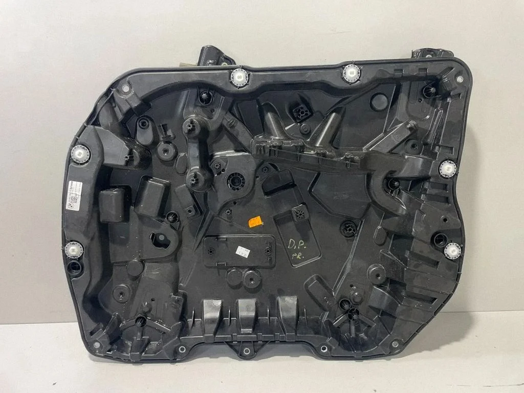 Priekšējā el. loga pacēlāja mehānisma komplekts – BMW X5M G05 F95 (2019-)