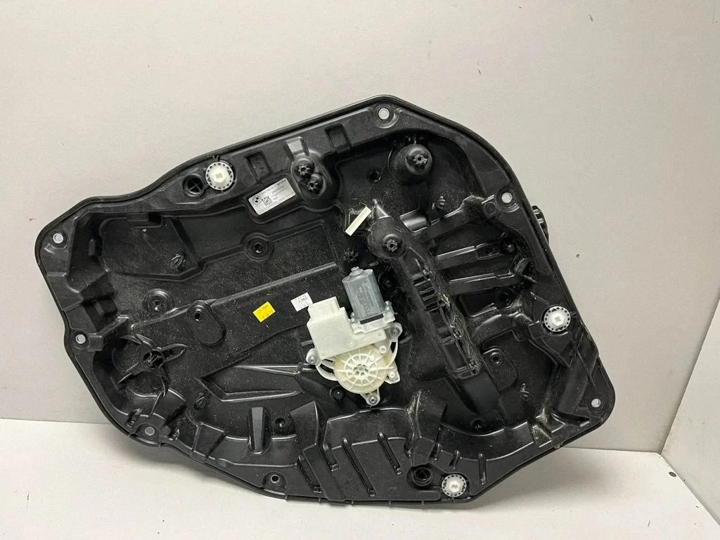 Priekšējā el. loga pacēlāja mehānisma komplekts – BMW X5 G05 (2018-)