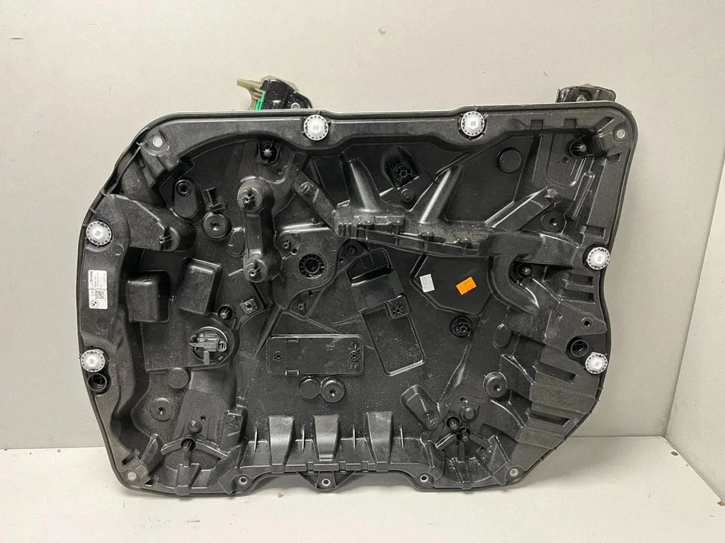 Priekšējā el. loga pacēlāja mehānisma komplekts – BMW X5 G05 (2018-)