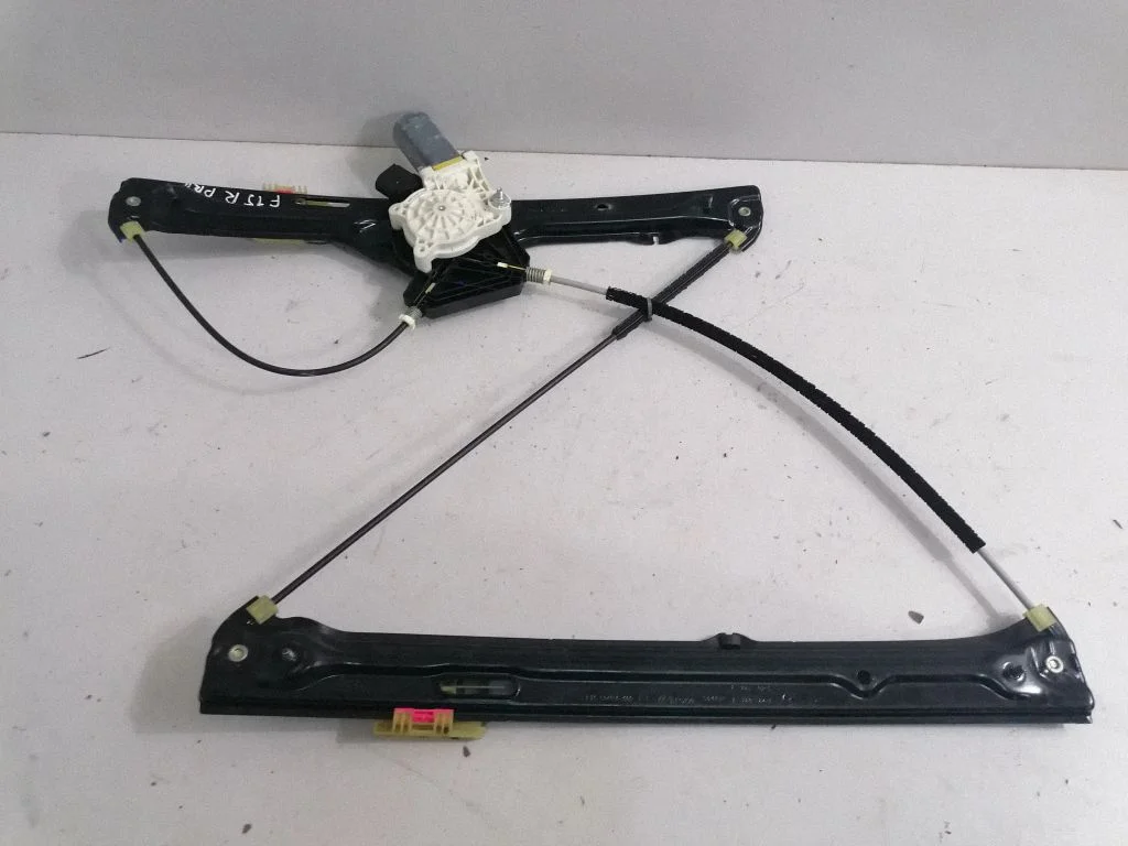 Front door window regulator with motor 7322748