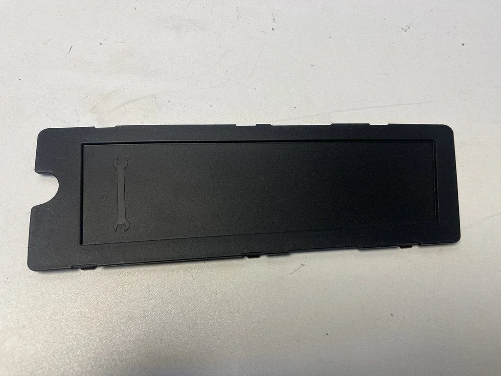 Glove box 7438305