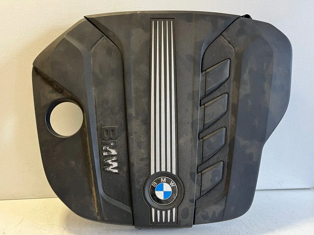 Engine cover (trim) 7811024