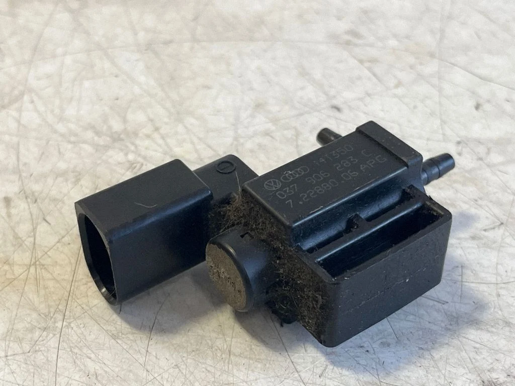 Zawór elektromagnetyczny turbo 037906283C
