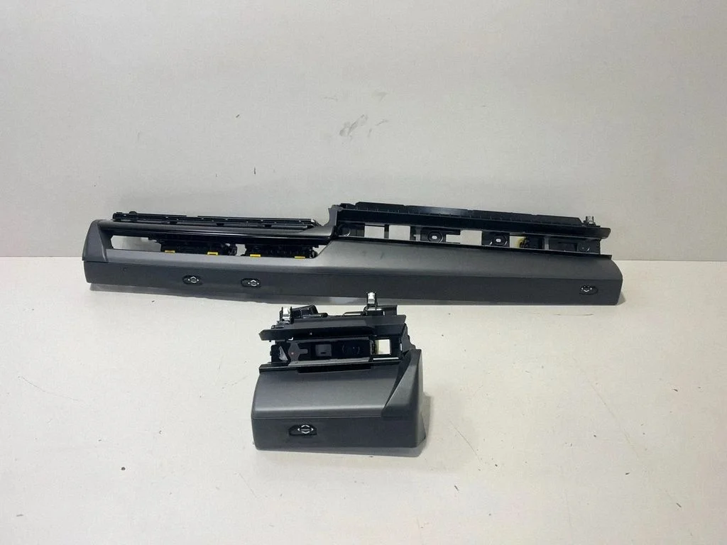 Kindalaeka dekoratiivviimistlusriba 9634870 – BMW 5-seeria G60 G61 (2023-)