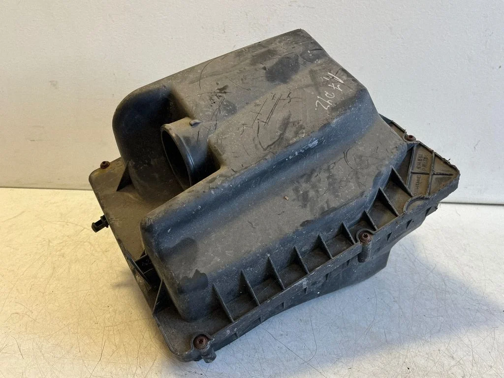 Air filter box 4614485911 – Opel Astra H (2004-2012)