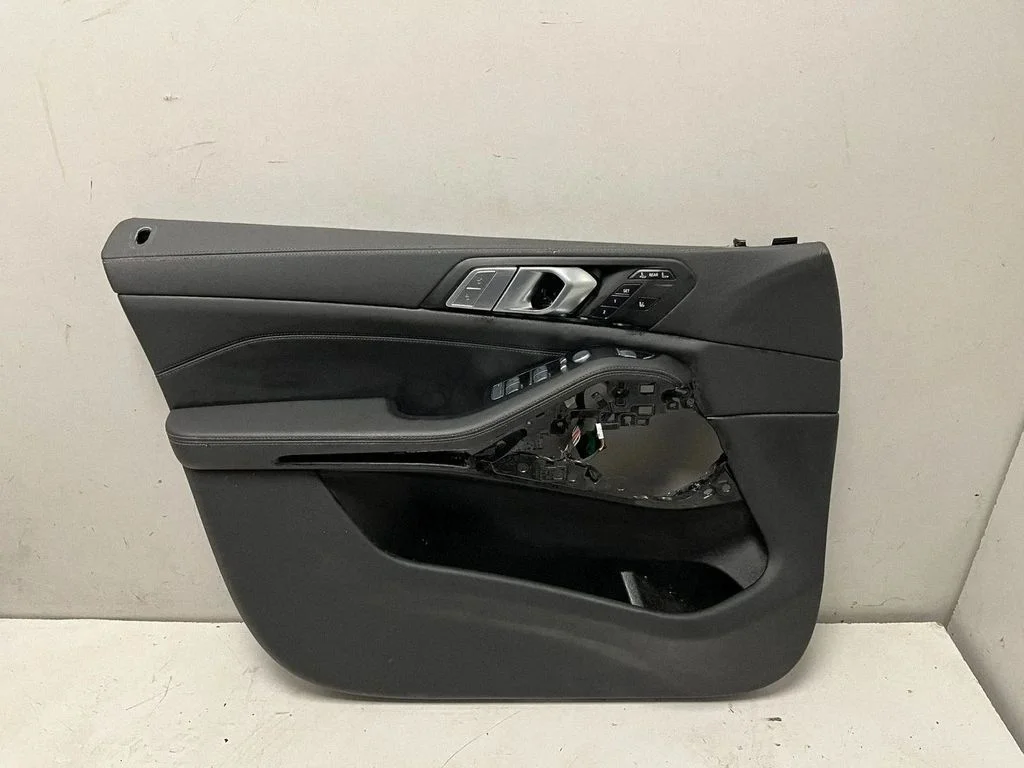 Front door card panel trim 5A83041 – BMW X7 G07 (2018-)