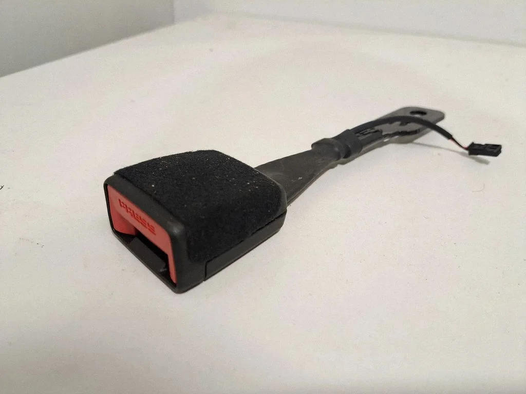 Front seatbelt buckle – BMW X6 G06 (2019-)