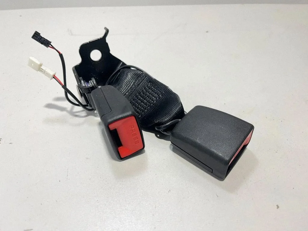 Rear seatbelt buckle 7435672