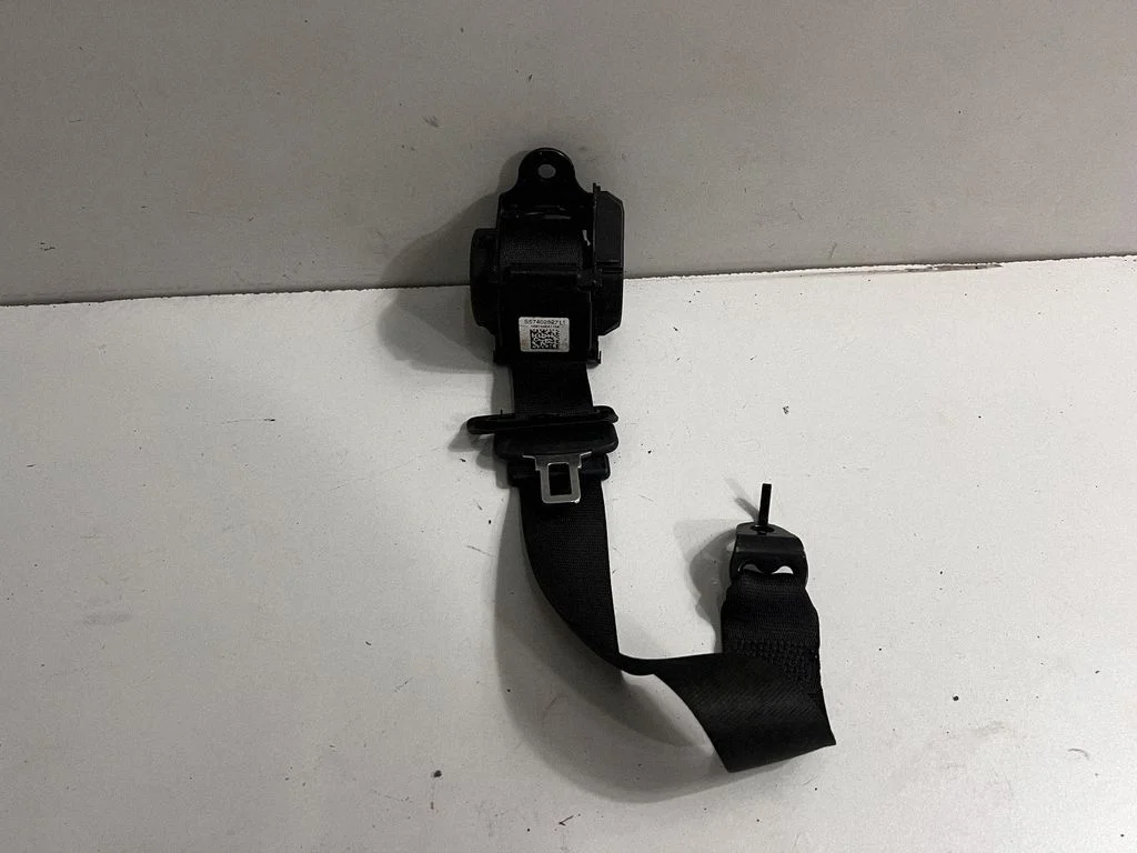 Vidējā drošības josta (aizmugurē) – BMW 7. sērija G11 G12 (2015-2022)
