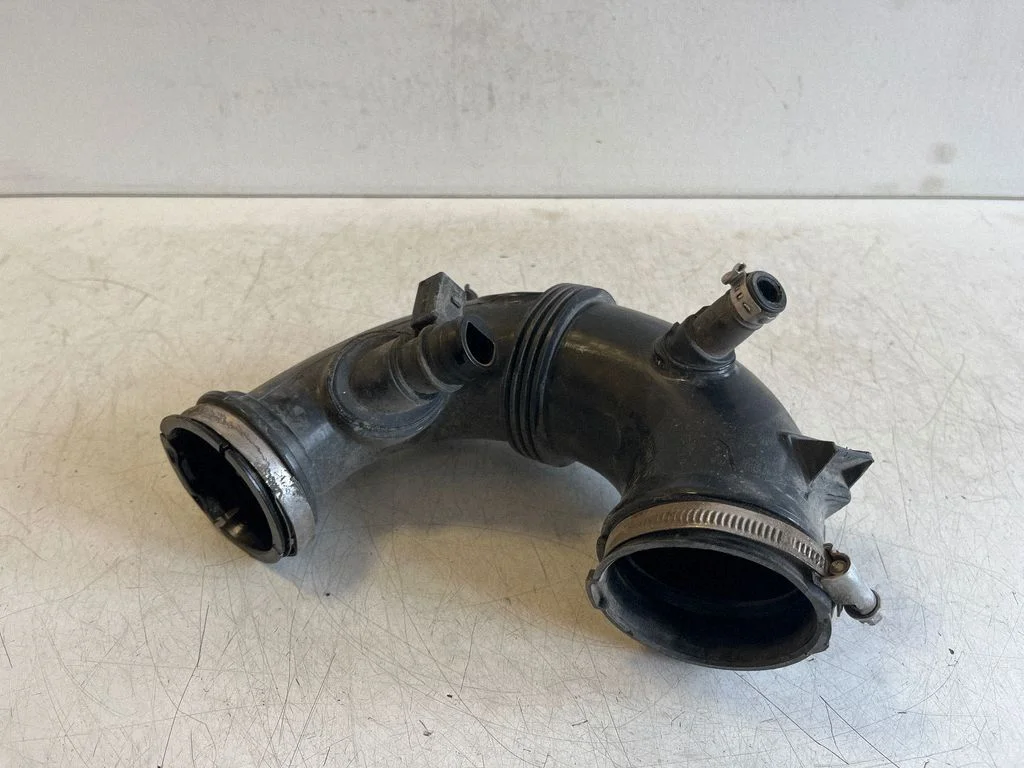 Air intake hose/pipe A2740900929