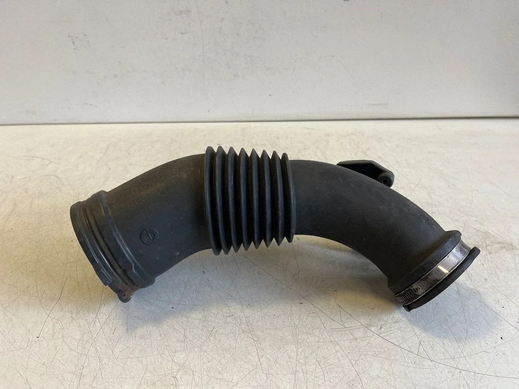Air intake hose/pipe 059129627L