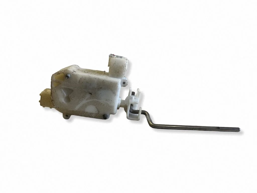 Fuel tank cap lock