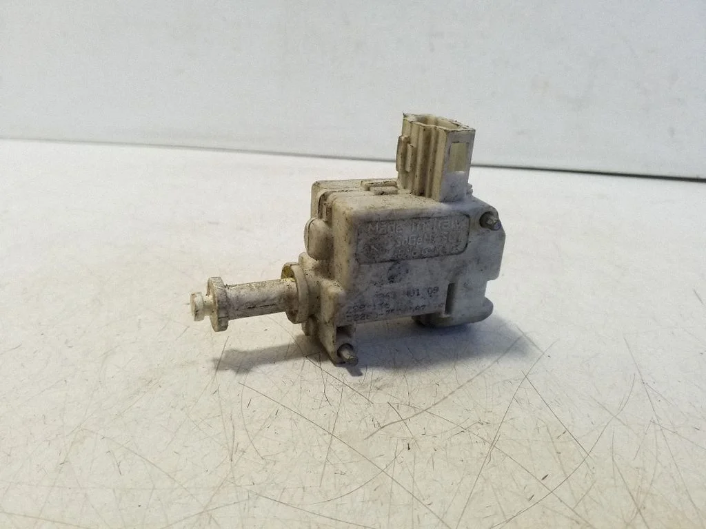 Fuel tank cap lock