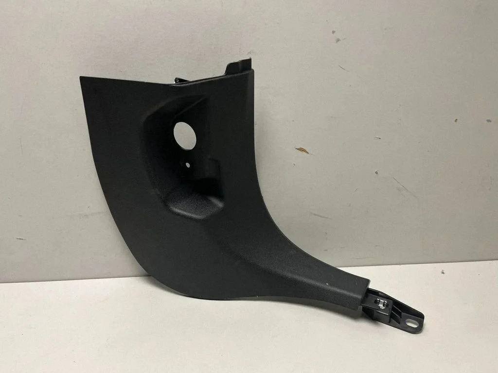 (A) pillar trim 7485829