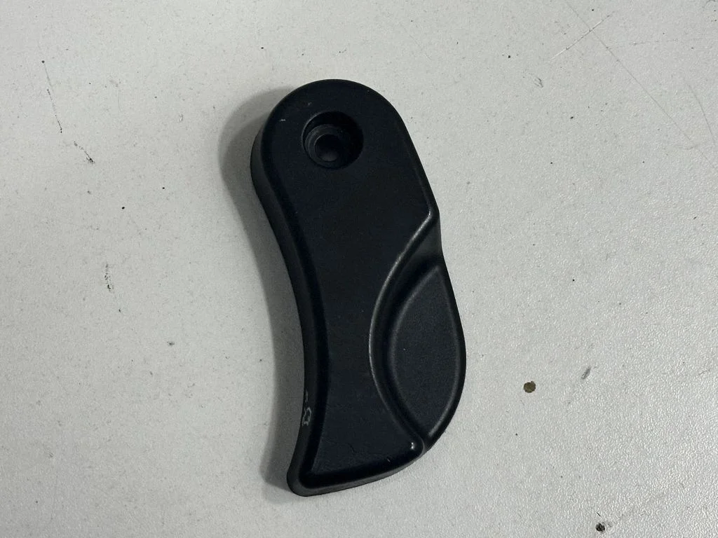 Motora pārsega atvēršanas rokturis 7309606