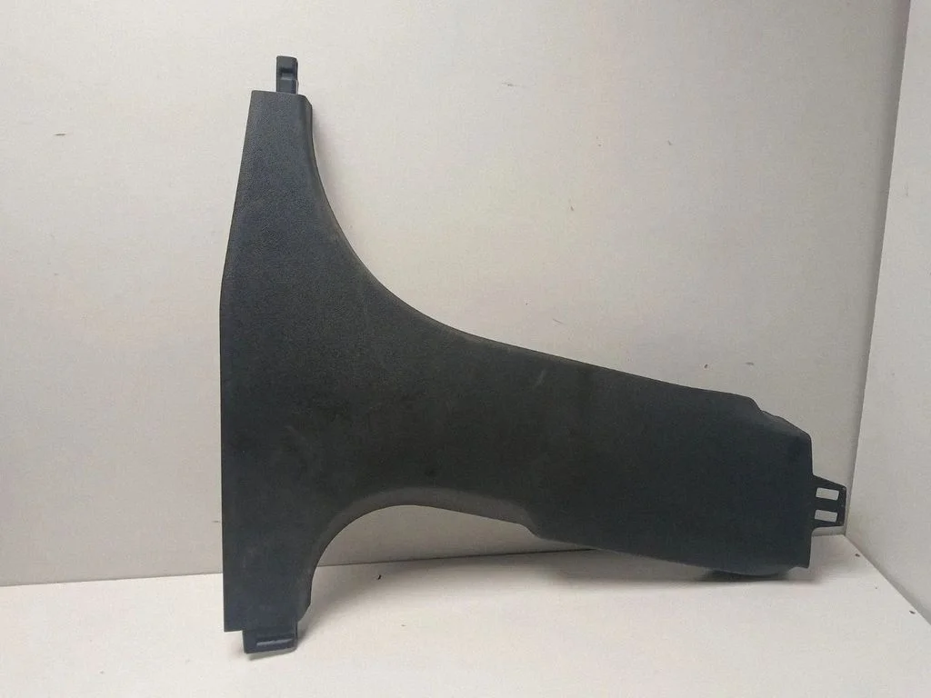 (B) pillar trim (top) 7490760