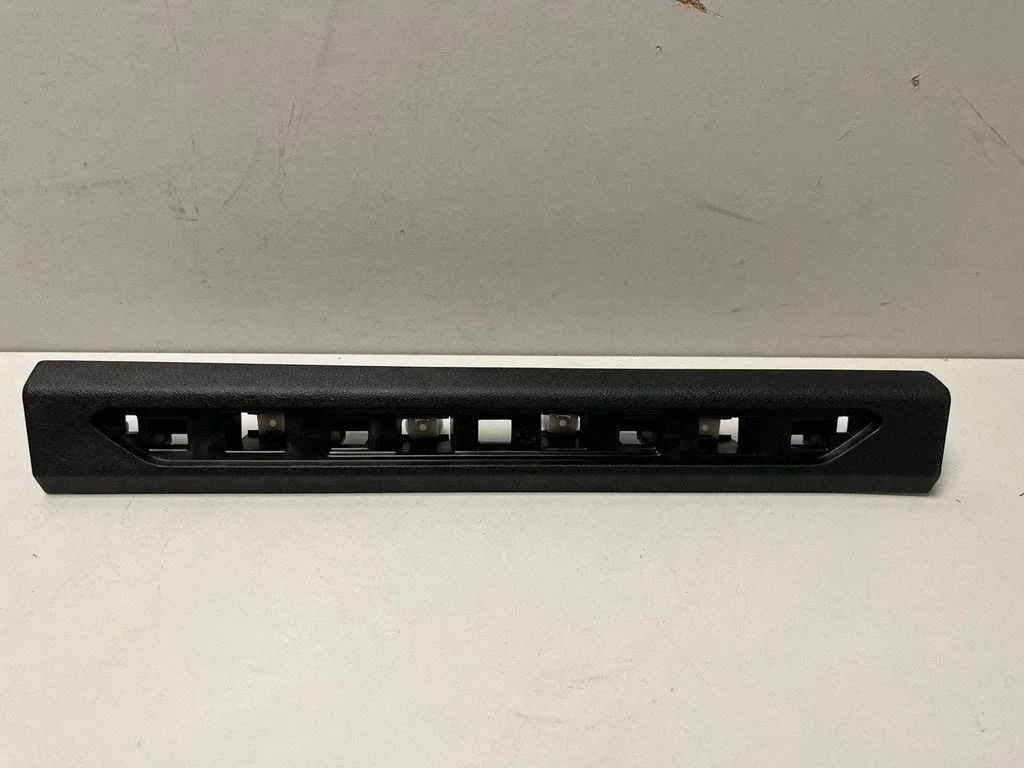 Front sill trim cover 7434239