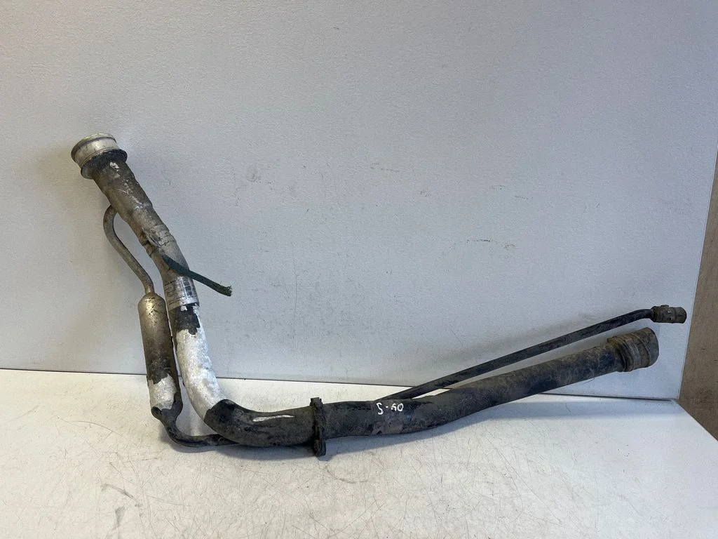 Kütusepaagi täitetoru – Volvo S60 (2001-2004)