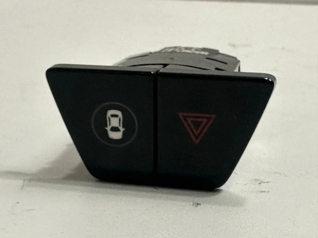 Hazard light switch – BMW 5 Series G30 G31 G38 (2016-)