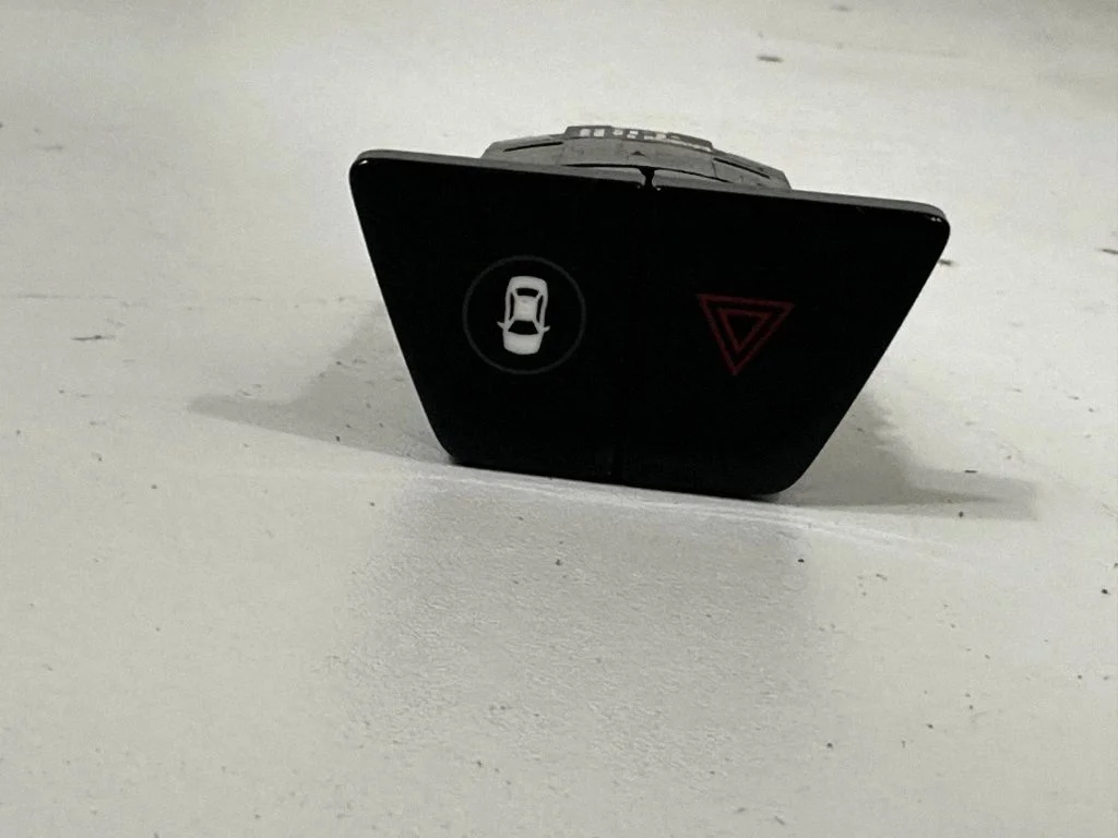 Włącznik świateł awaryjnych – BMW Seria 5 G30 G31 G38 (2016-)