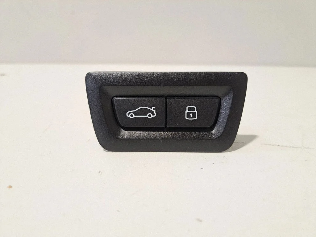 Bagāžnieka vāka aizvēršanas slēdzis – BMW Series 8 M8 F91 F92 G14 G15 (2019-)