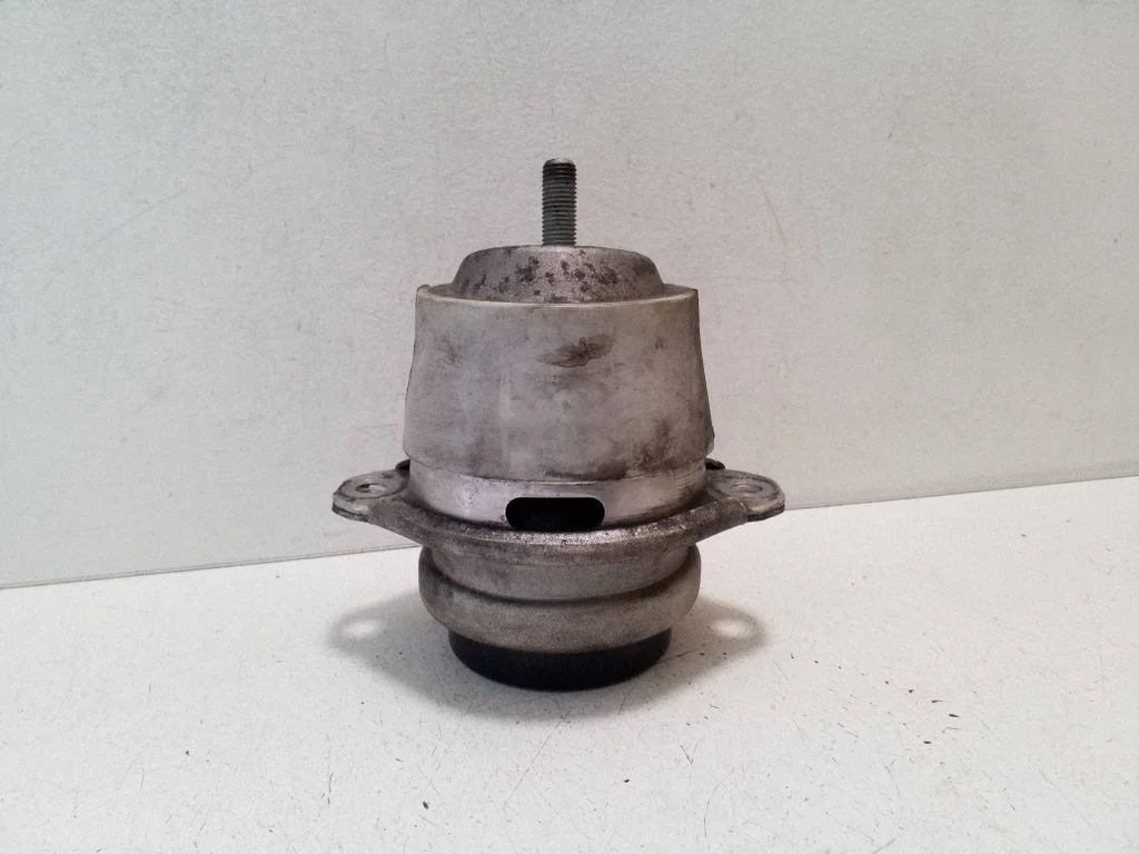 Engine mount bracket 7P5199131