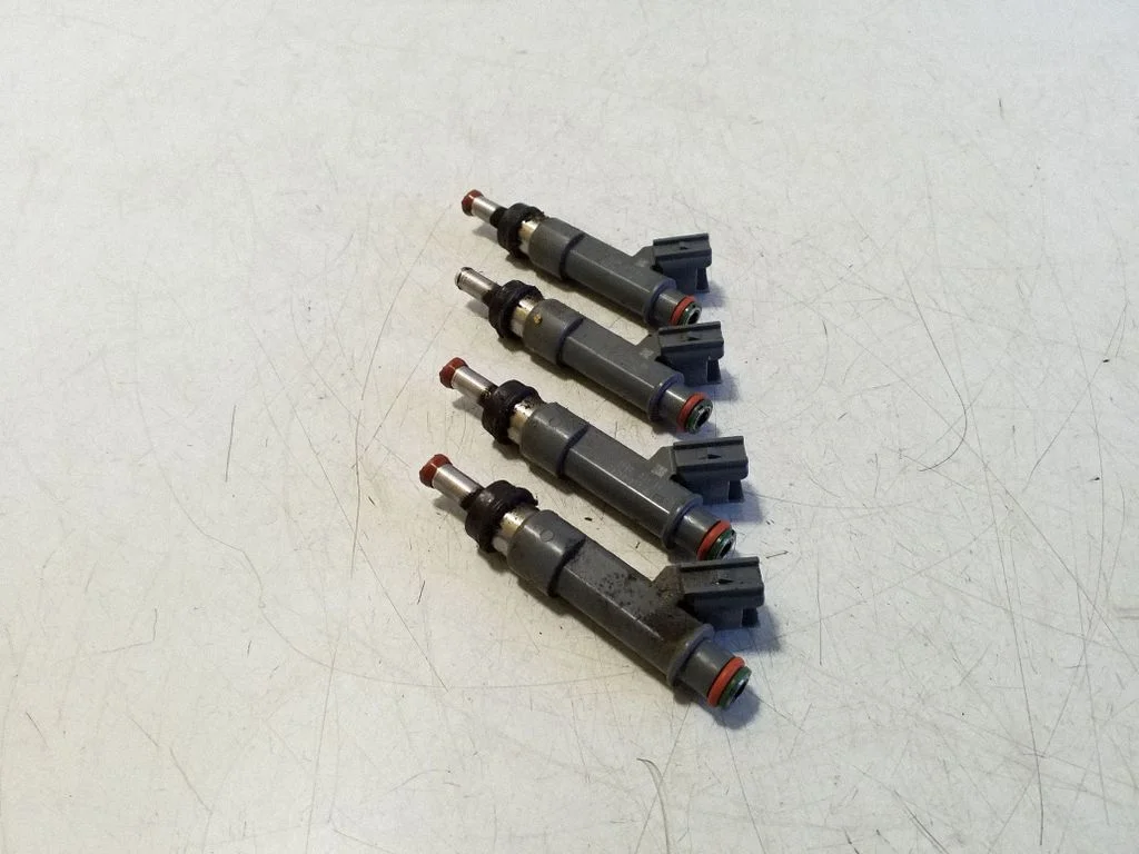 Fuel injectors set 232500T110