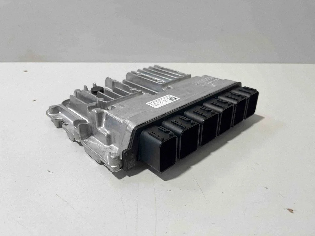 Dzinēja vadības bloks 5B32771