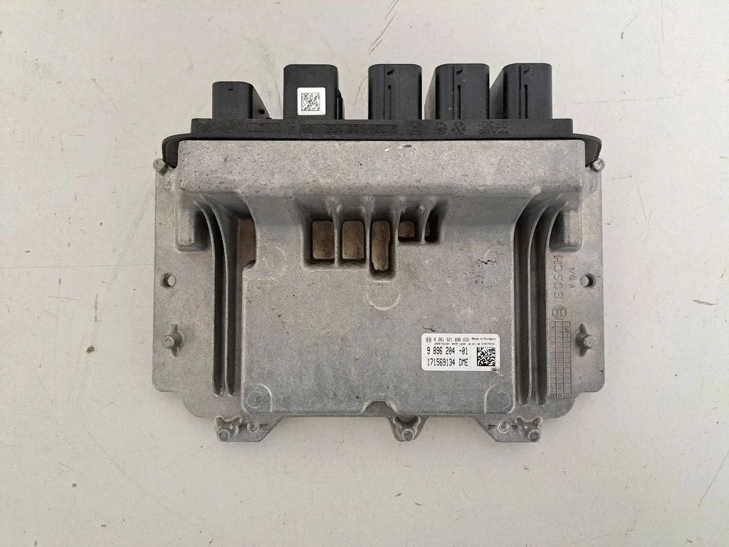 Dzinēja vadības bloks 9896204