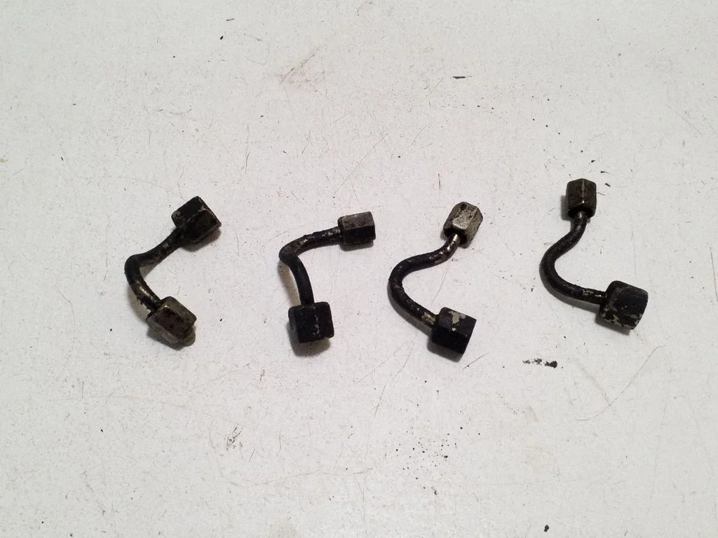 Fuel injector supply line/pipe