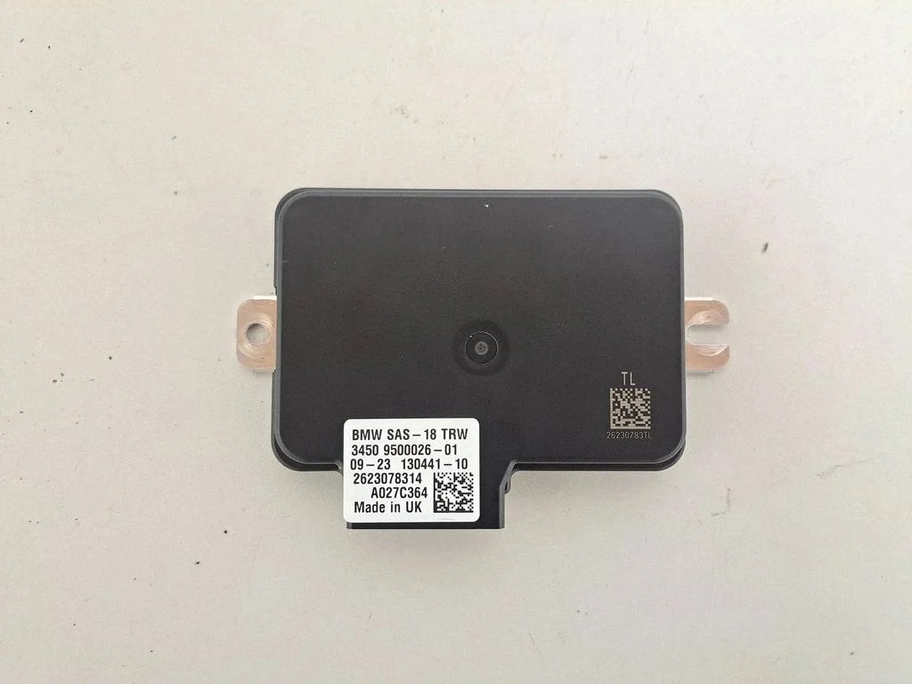 Aizmugurējo bremžu (EMF) vadības bloks 9500026