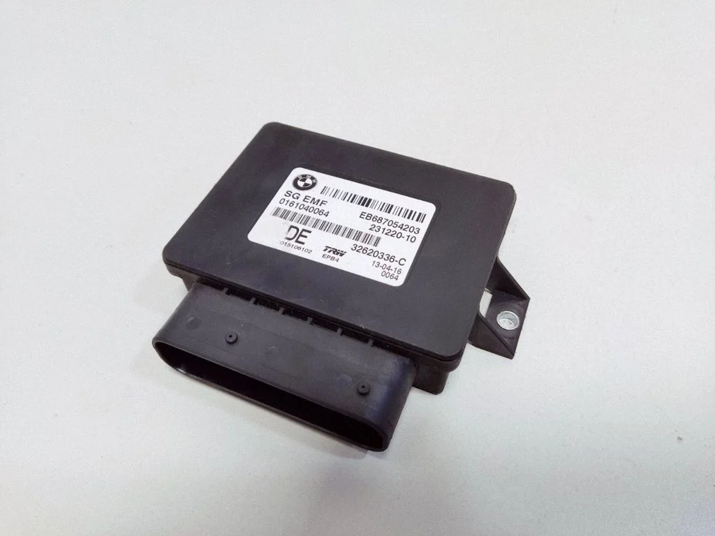 Aizmugurējo bremžu (EMF) vadības bloks 6887357