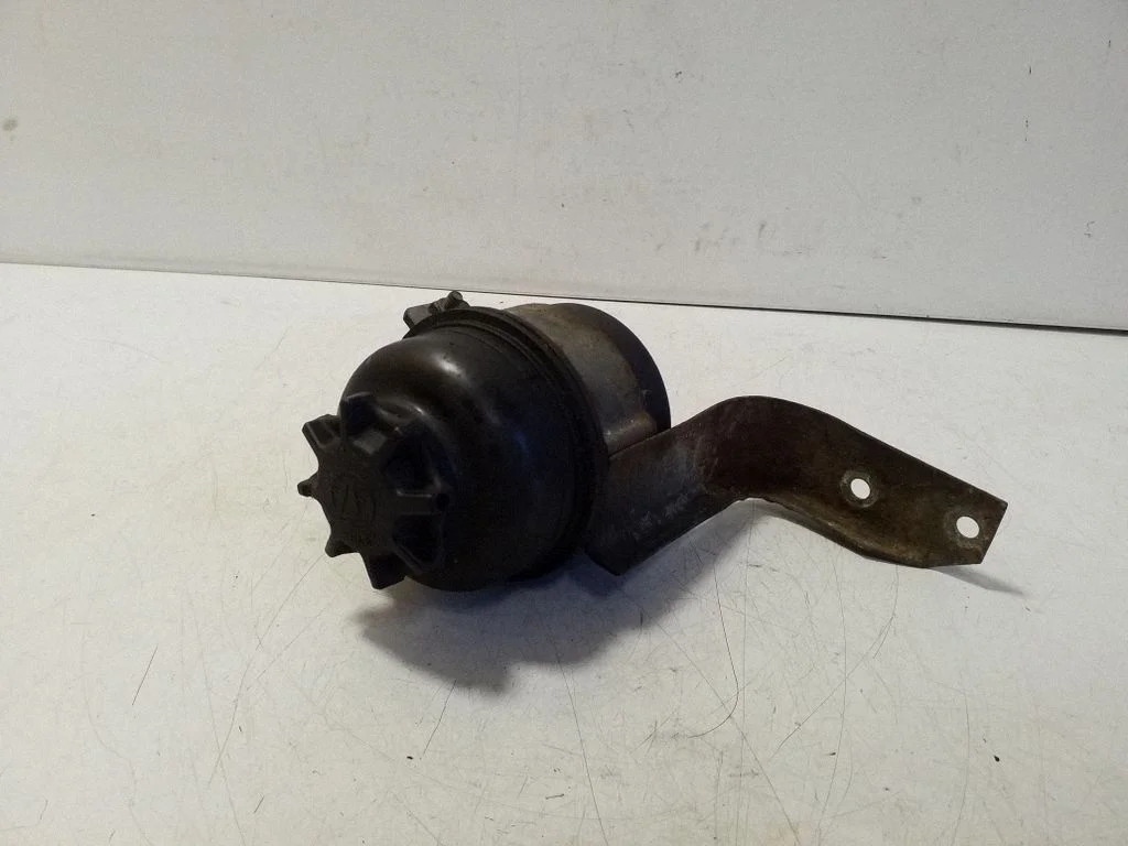 Power steering fluid tank/reservoir – Opel Frontera A (1991-1998)