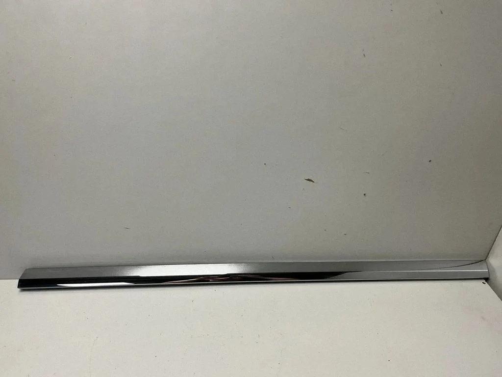Front door trim (molding) – BMW X7 G07 (2018-)