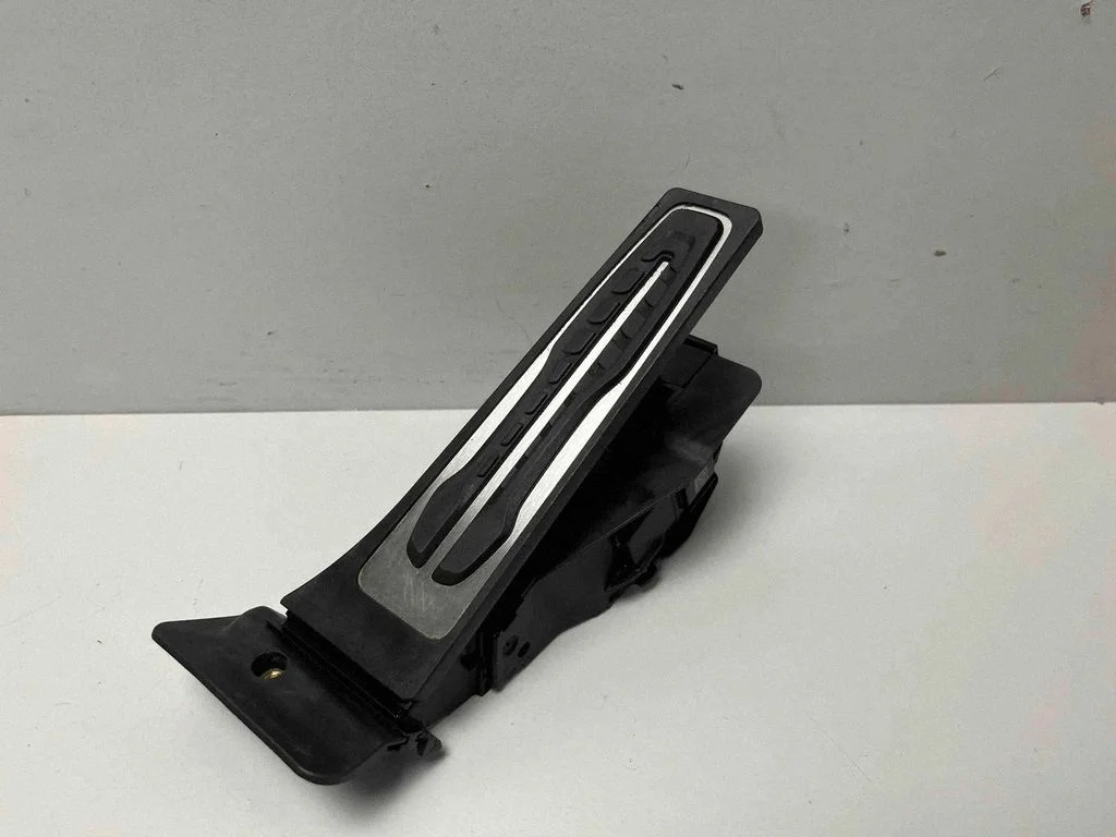 Accelerator throttle pedal 6889825 – BMW X1 U11 (2022-)