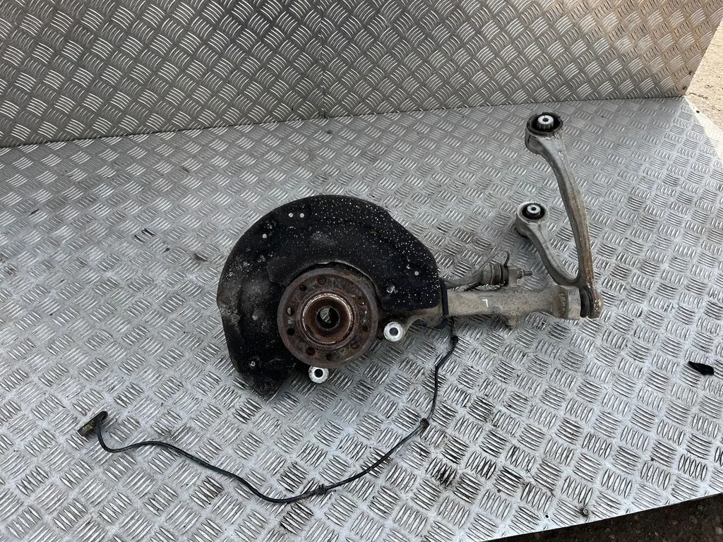Front wheel hub spindle knuckle – left