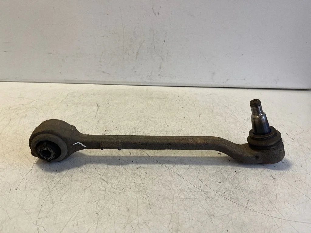 Front control arm – left