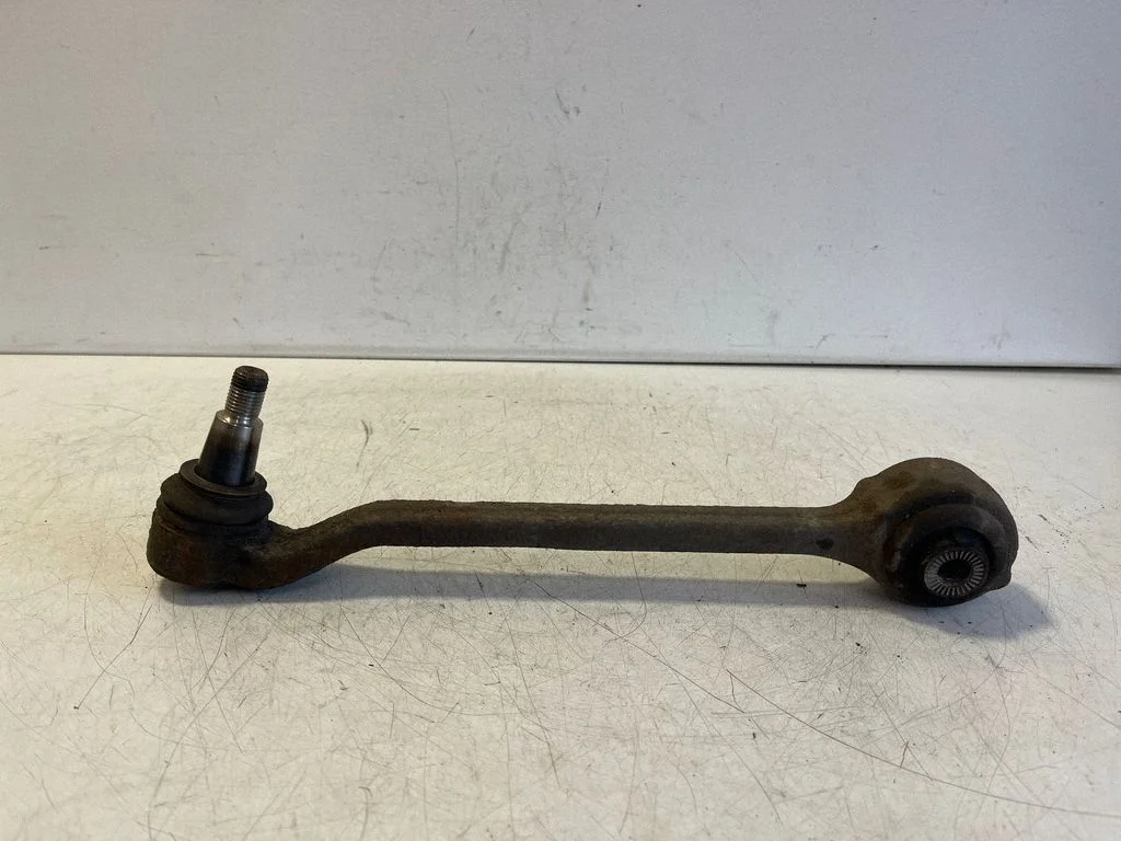 Front control arm – right