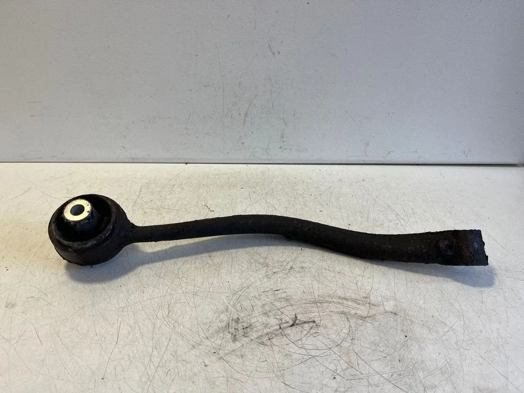 Front control arm – right