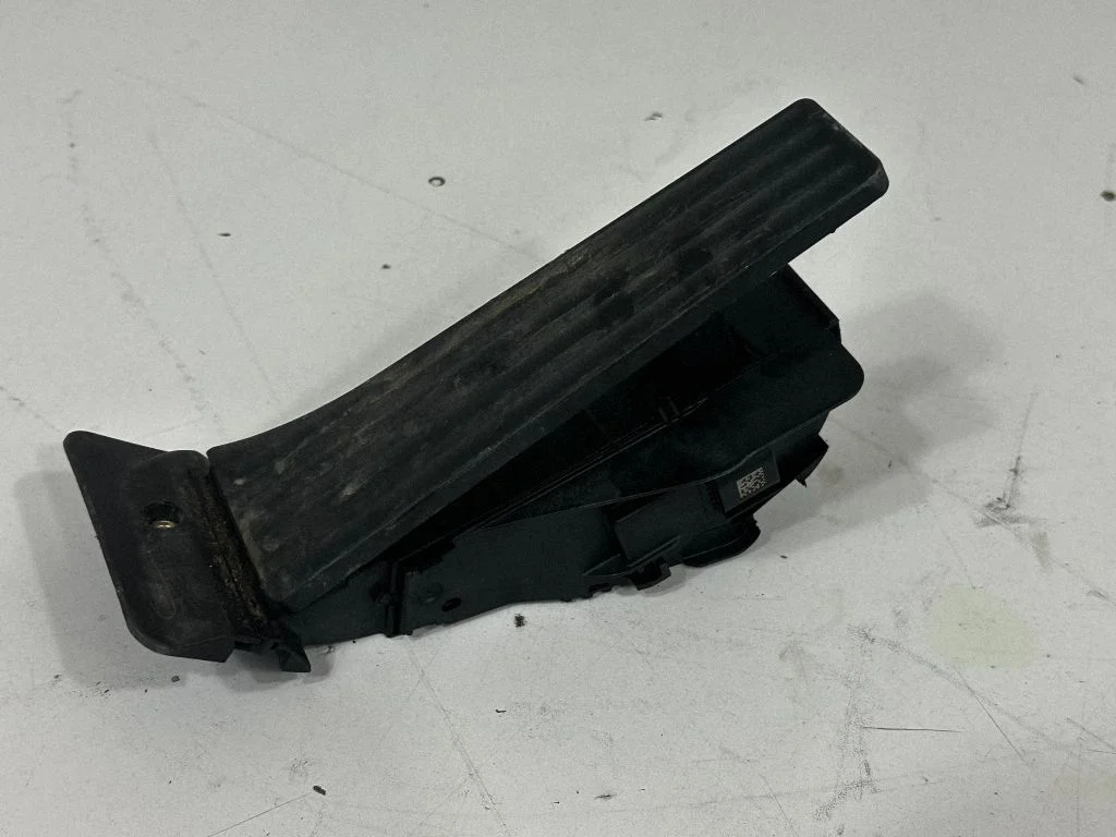 Accelerator throttle pedal – BMW iX1 (2022-)